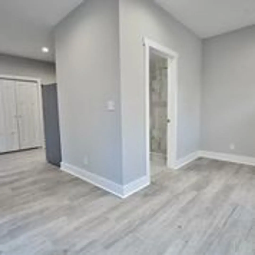 1 bed, 1.0 bath, 555 sqft, $999 — Photo 3
