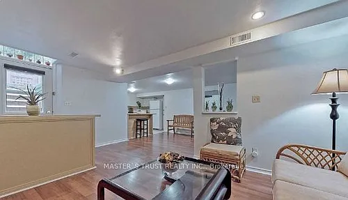481 Luzon Cres Photo 1