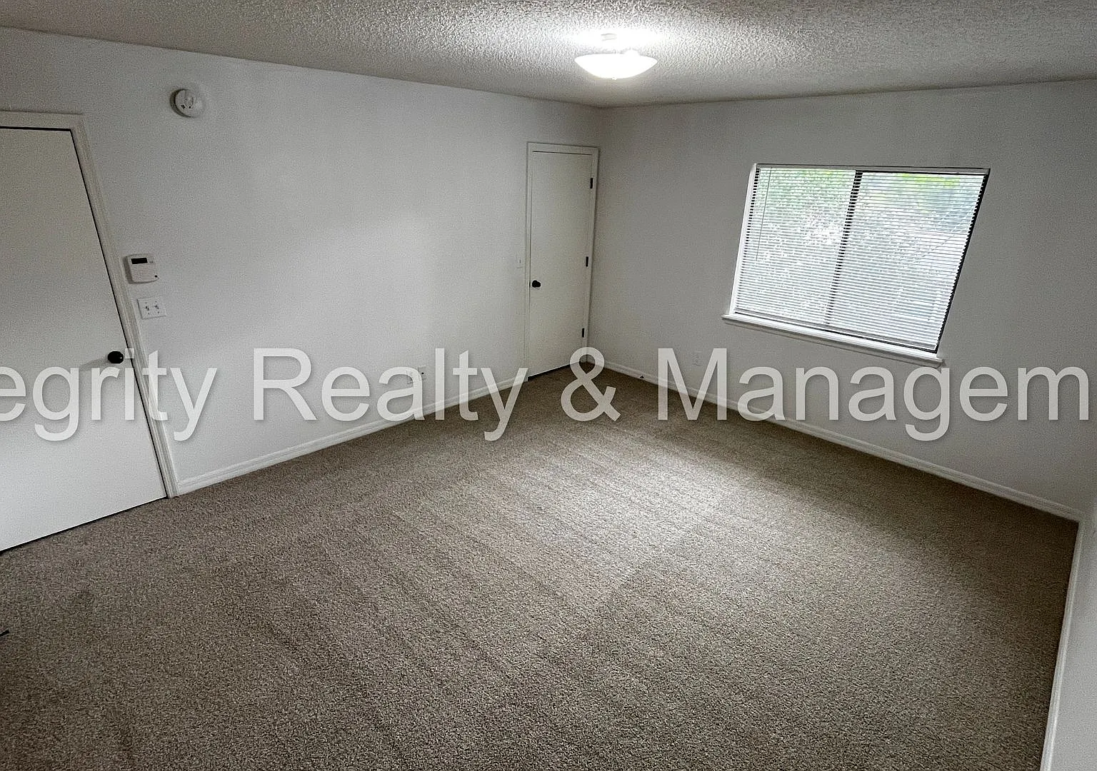 2-story townhouse-style — Photo 3