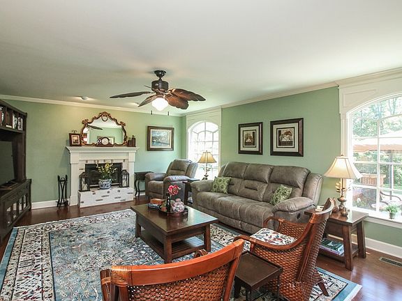 4th image of 1619 Kensington Dr