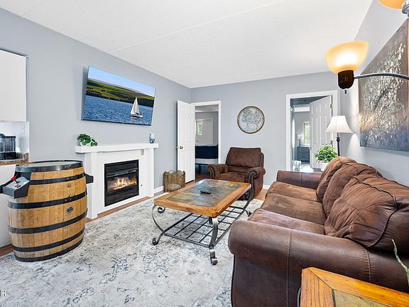 2nd image of 413 Baskins Creek Rd #501