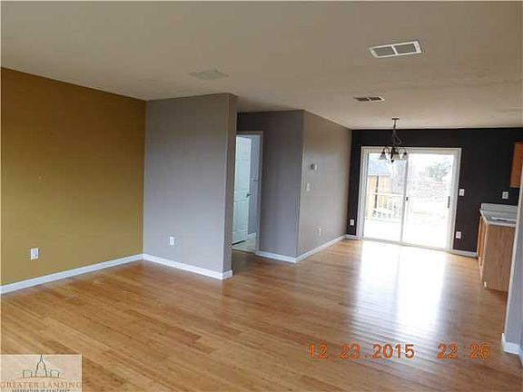 5th image of 7053 Strawberry Ln