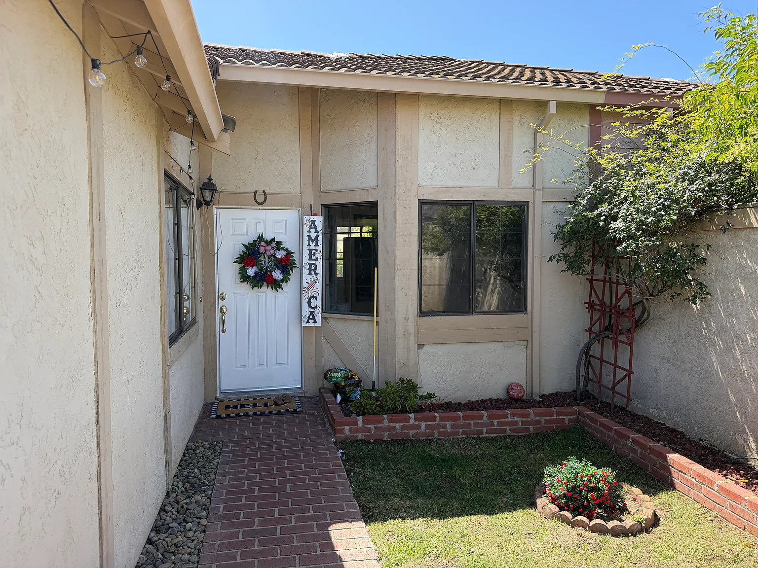 3 bed, 1098 sqft, $4,250 — Photo 3