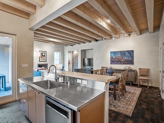 5th image of 211 Callecita Pl APT E