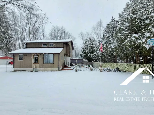 458 Jean Dr, Crystal, MI 48818