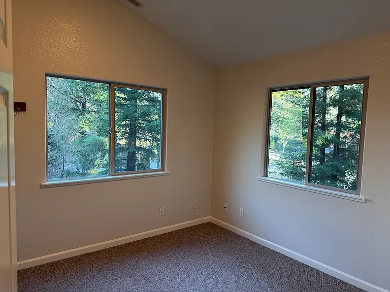 140 Holiday Ln — Photo 11