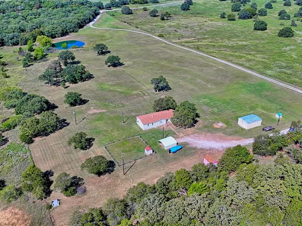 901 Pigg Rd, Bowie, TX 76230