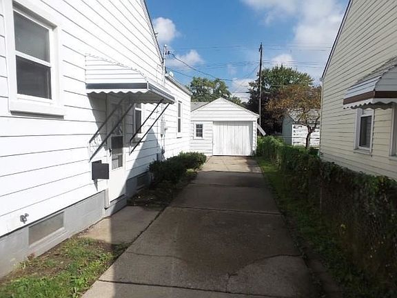2nd image of 20033 Elkhart St