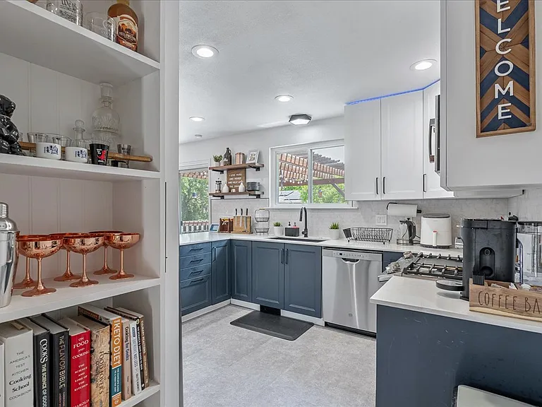 832 N Morton Dr — Photo 15