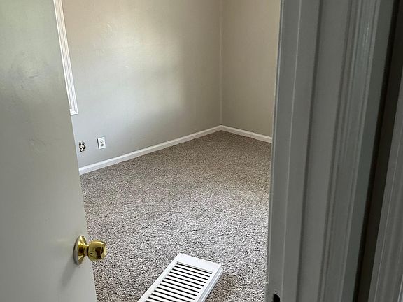 5th image of 10205 Belmont Ave