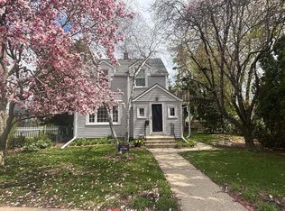 358 E Gauer Cir, Milwaukee, WI 53207