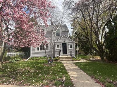 358 E Gauer CIRCLE, Milwaukee, WI, 53207