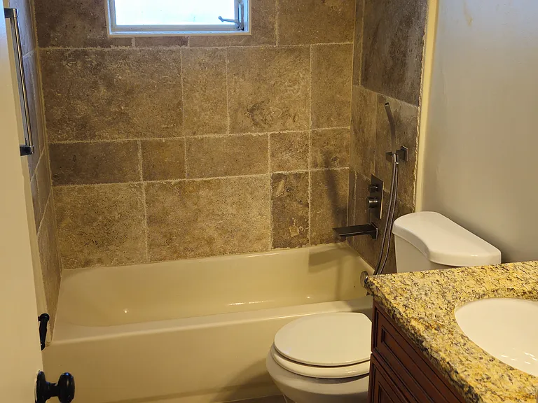 813 Ocean Dr — Photo 13