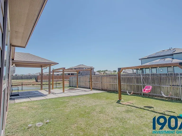 2501 Caden Ct — Photo 46
