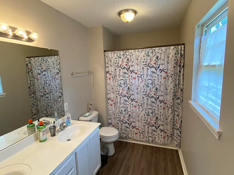 111 Howell Dr — Photo 6