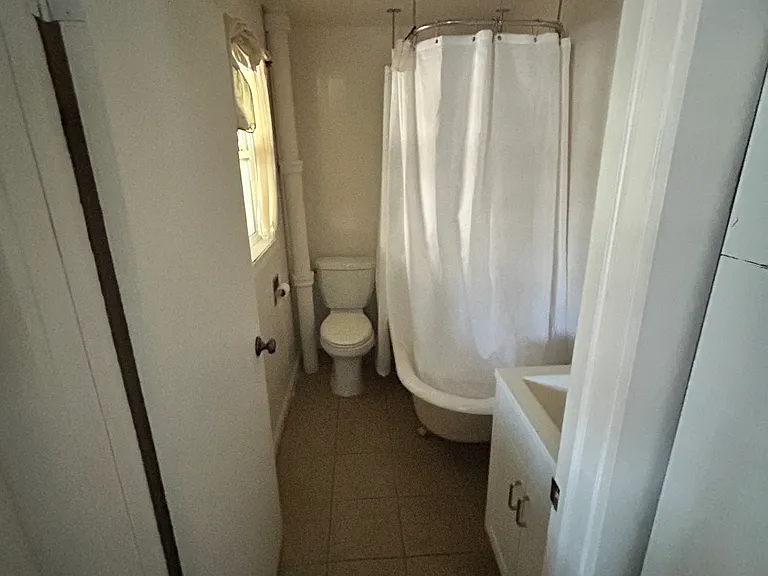 229 Robinson St #2 — Photo 11