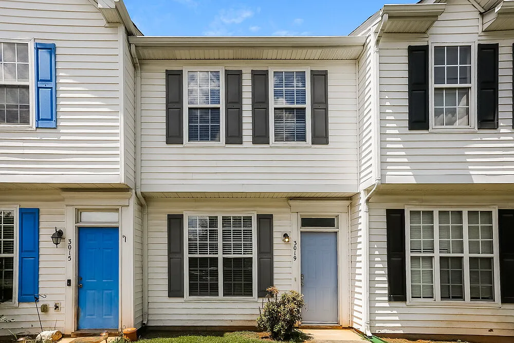 2 bed, 2.5 bath, 930 sqft, $1,515 — Photo 1