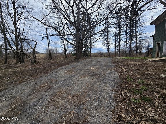 3rd image of 682 Darrow Road