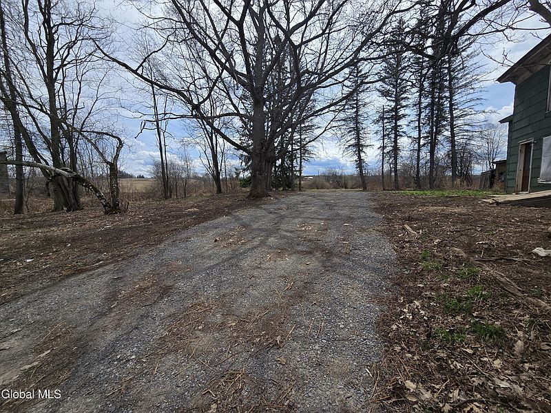 3rd image of 682 Darrow Road