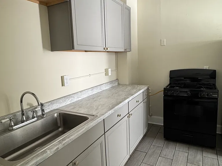 1151 E 4th St #2 — Photo 11