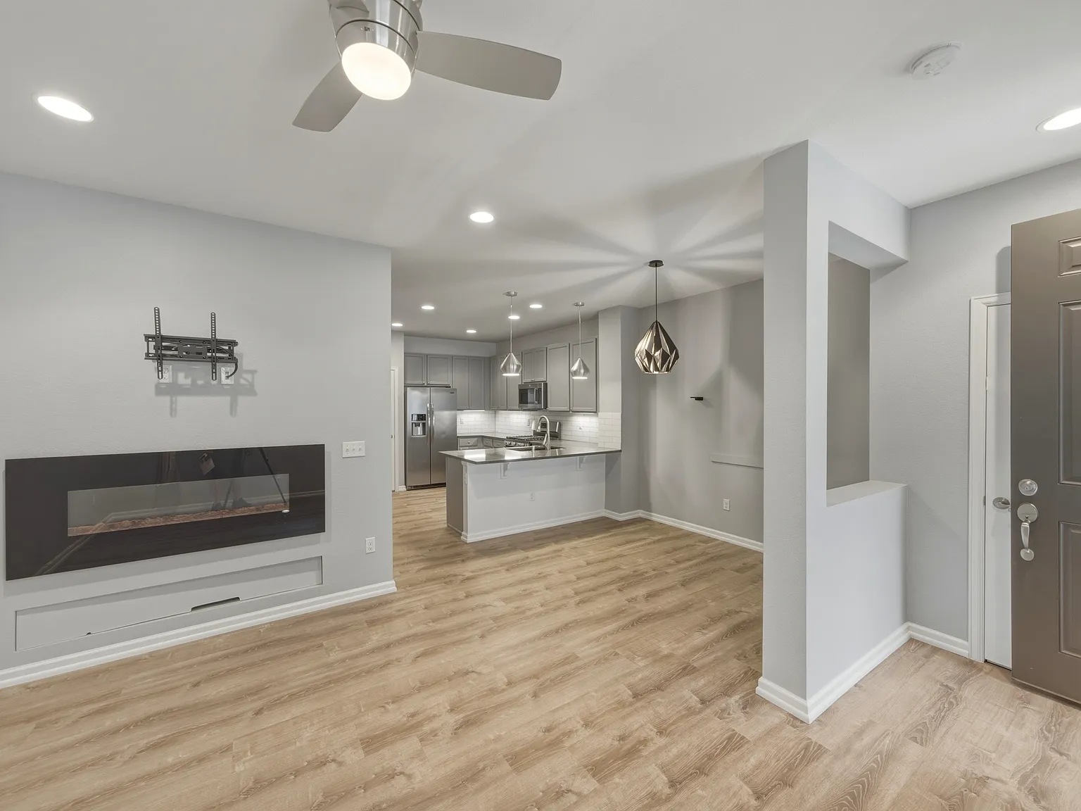 3 bed, 1588 sqft, $3,000 — Photo 2