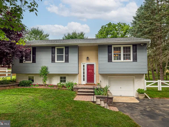 8 Lynn Blvd, Downingtown, PA 19335