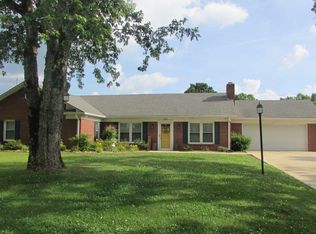 225 Admiral Cir, Lawrenceburg, TN 38464