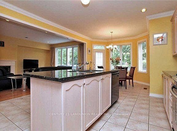 4th image of 81 Green Meadows Cir N