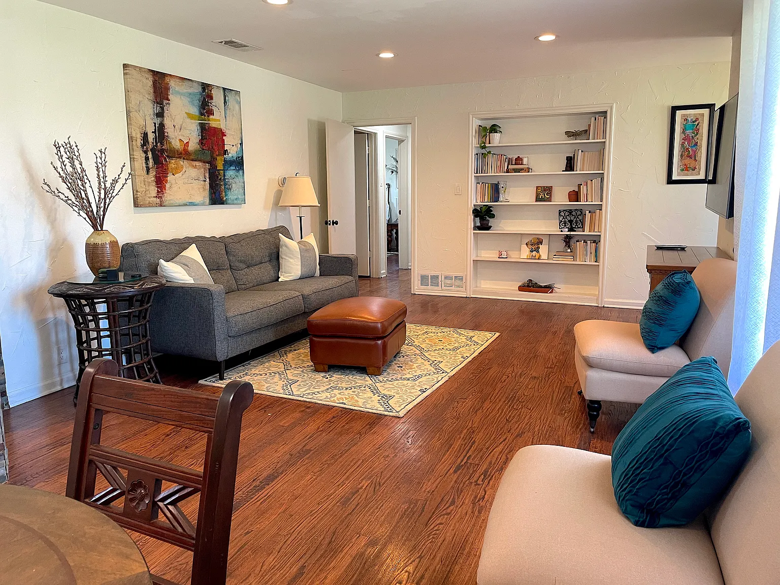 3 bed, 1415 sqft, $3,000 — Photo 2