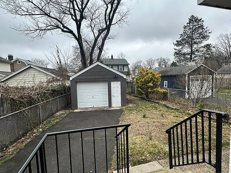 181 W Stearns St — Photo 5