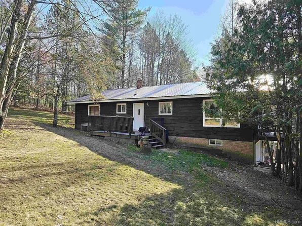 N10526 N Cootware Rd, Ralph, MI 49877