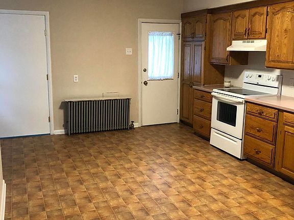 3rd image of 47 Hazle St