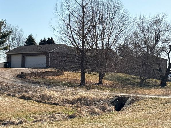 14668 Autumn Rd, Wapella, IL 61777