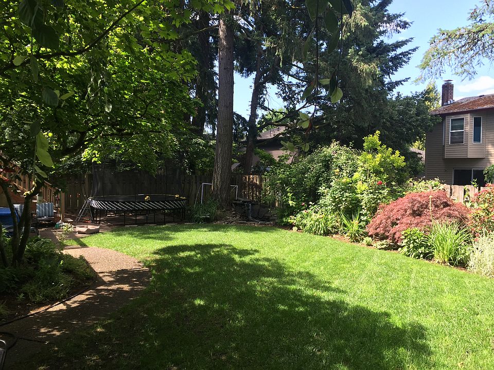 1st image of 555 NE Geraldine Dr