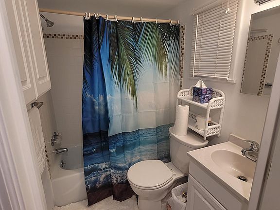 4th image of 9609 Ventnor Ave APT B3