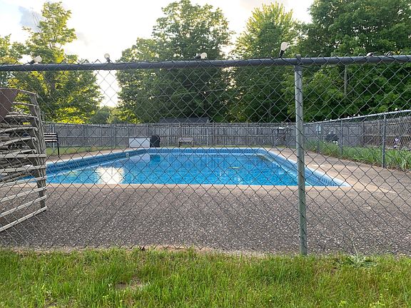 3rd image of 7867 McKern Rd