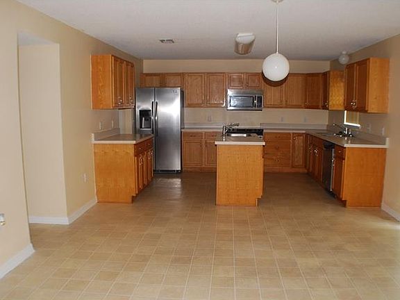 3rd image of 8121 Settlers Creek Cir