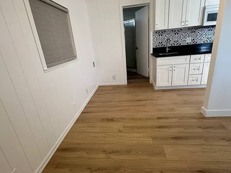 1141 Victor Ave — Photo 4