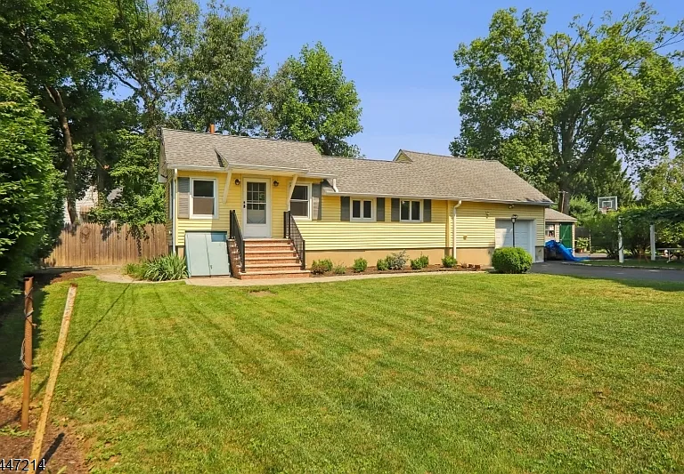 25 Alma Ave — Photo 24