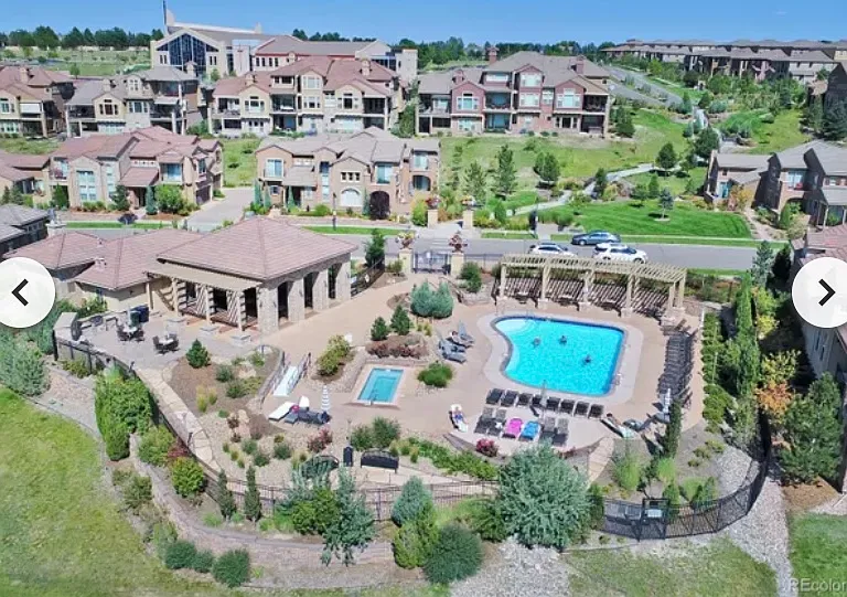 Pool and palazzo area