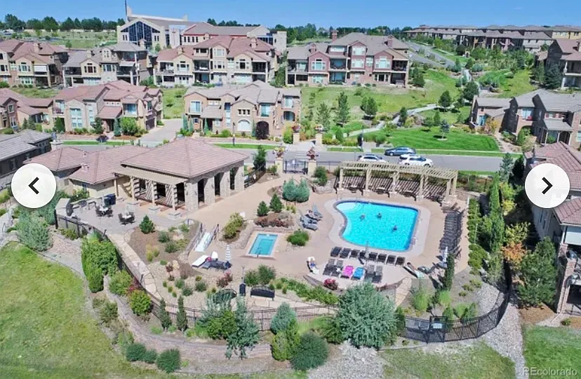 Pool and palazzo area
