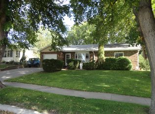 913 Midway Dr, Bismarck, ND 58501