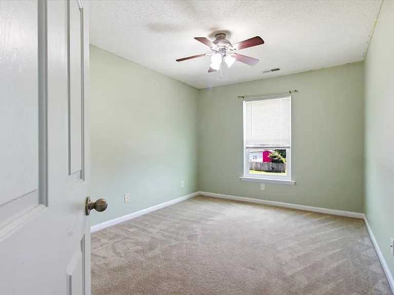 103 Briar Hollow Dr — Photo 32