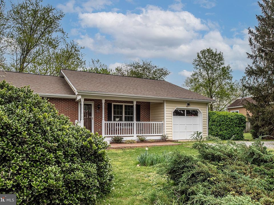 1st image of 6 Eugene Ct
