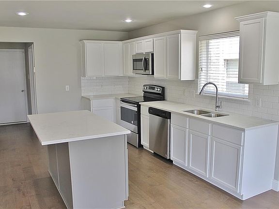 3rd image of 10505 Cochron Dr