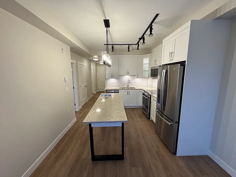 208b St — Photo 36