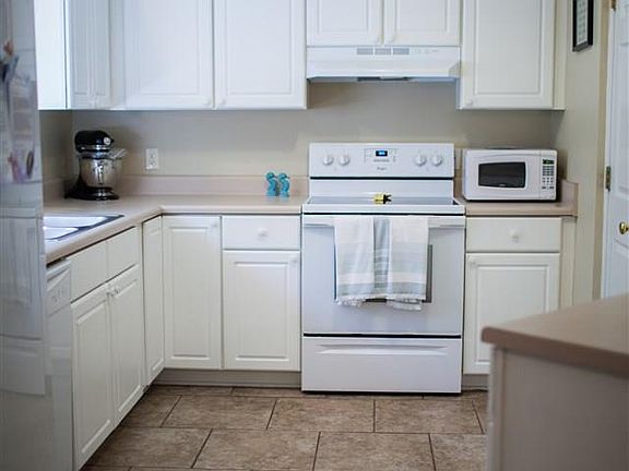 5th image of 4905 Catalina Cir