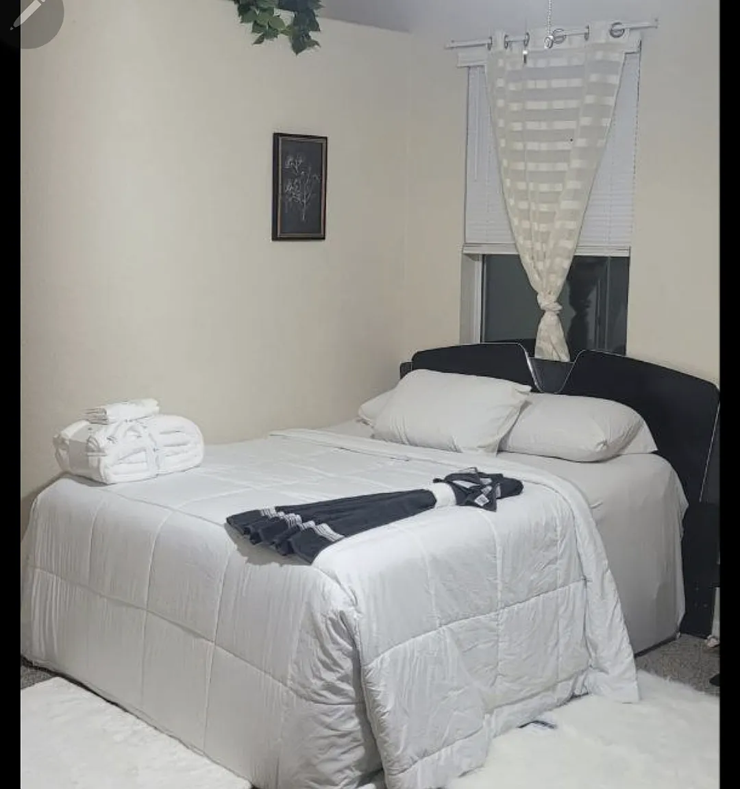 1 bed, 3500 sqft, $1,300 — Photo 1