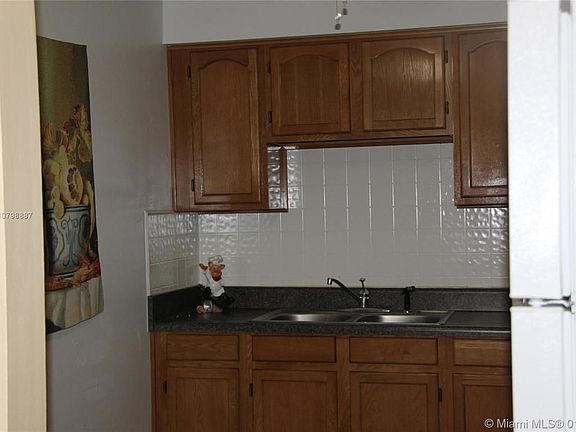 5th image of 1200 Tallwood Ave APT 106