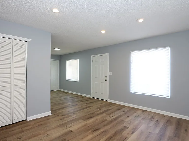 753 N Arnolda Ave — Photo 5